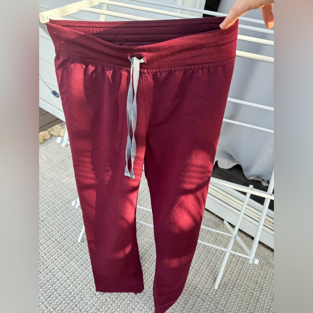 Figs Livingston burgundy -small tall